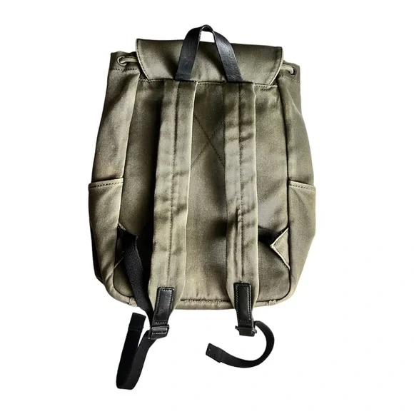 Everlane Modern Snap Backpack in distressed army green  display picture 3